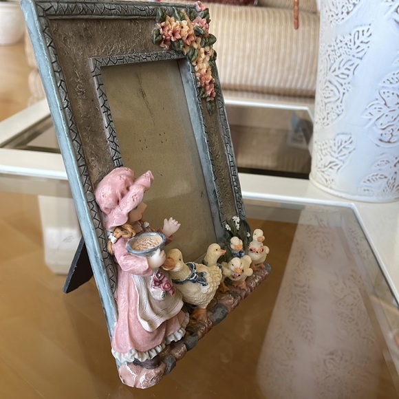 A Set of Two Vantage Collection Photo Frames, 5x7” and 3.5x5” - Picture 8 of 11